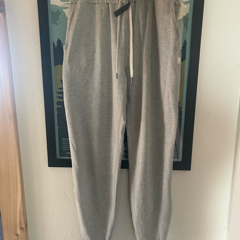 Vuori Light Gray performance joggers size XS long EXCELLENT condition